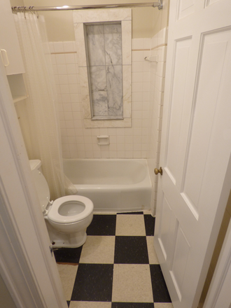 Bathroom - 1425 35th ST NW House