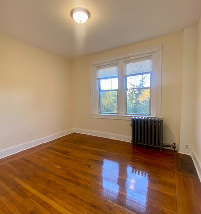 1 - AVAILABLE NOW! SPACIOUS FENWAY 1 BED ON PARK DRIVE!