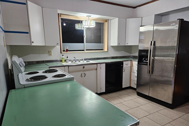 Kitchen - Home for rent 1 block from Highland Village