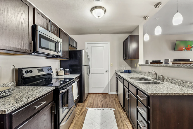 Kitchen - Grant Street Station Apartments