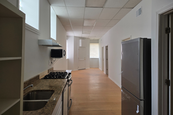 Kitchen and living area - Bright full of light 3 bedrooms