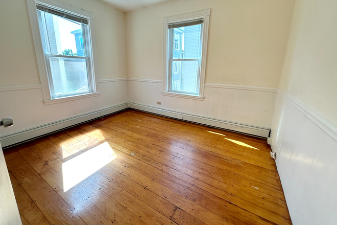 Bedroom - Laundry | Stainless Steel, Granite | Walk to Orange and Green Lines! Condo