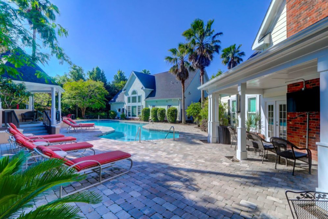 Pool - Furnished two bed two bath 3 month sublease Apartments