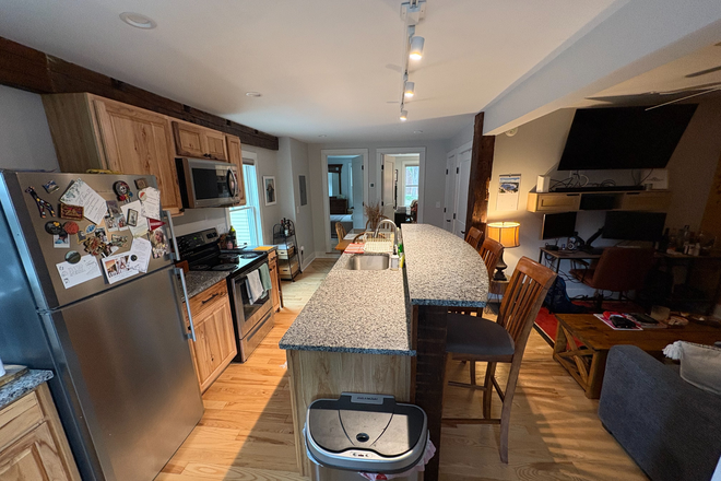 View from front door - Fully Furnished Downtown Sublet - Minutes to Lake and Church St. Duplex