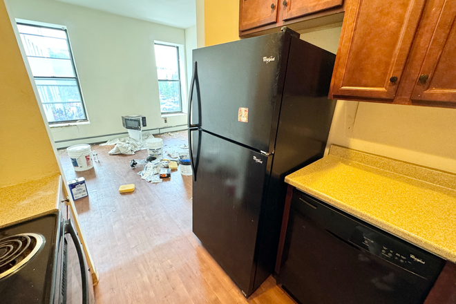 Kitchen - Spacious, Renovated 3 Bed 1 Bath Apartments