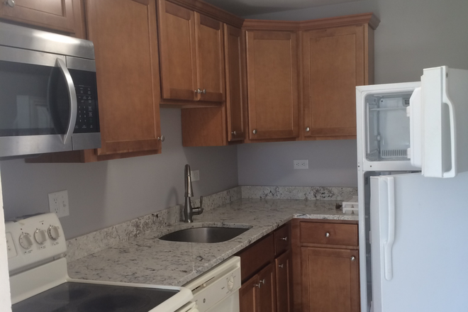 Updated kitchen w/ granite counter tops - Available 1 BR Apartment in Hartford's West End - H&HW included, no application fee