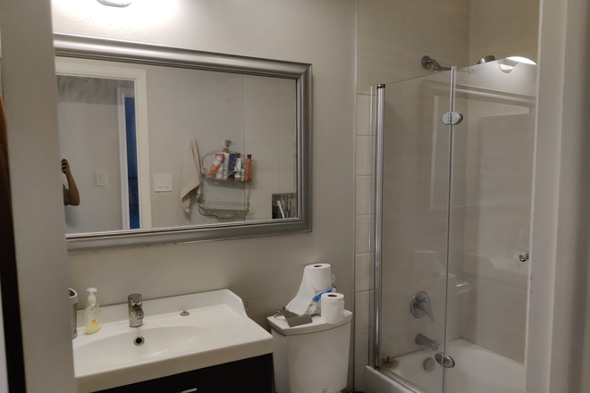 Shared Bathroom - One room in a 3 bed 2 bath apartment Close to East campus/SEEC bus stop