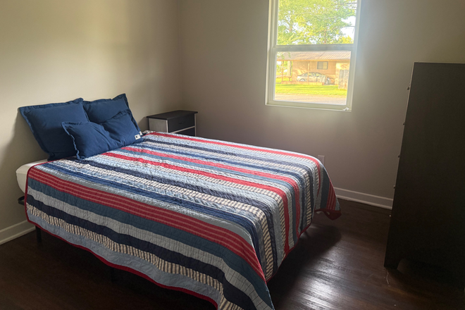 Bedroom - 4 Bed 2 Bath Home Looking for Roommates