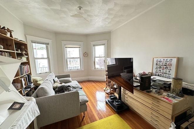 Bedroom 1 - Spacious Apartment. Easy access to subway, and convenient to NEU, MassArt...