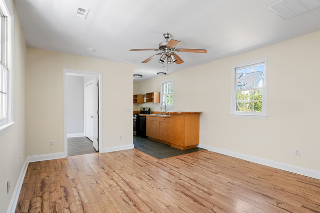 Living Room - 2 Bed 2 Bath Less than 2 miles to MUSC Apartments