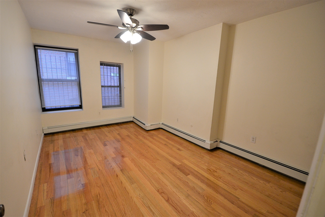 Room - 2 bedroom on 40 Symphony Rd- AVAIL 9/1/26