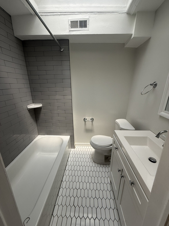 Bathroom - House close to Georgetown Hilltop Campus