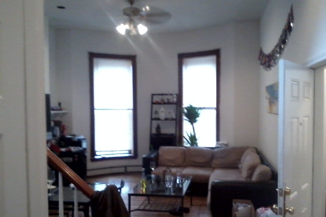 hubrealtyproperties.com - South End, nicely updated 5 bedroom, 2 bathroom, heat included Apartments