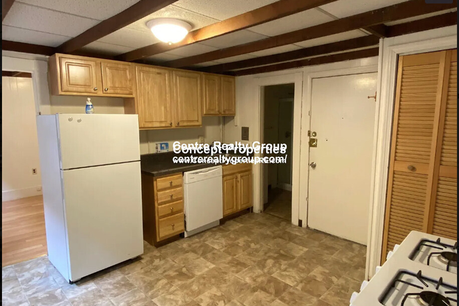 - - Close to Campus!! No Broker Fee! 2 Room Studio w/ Laundry in Building Apartments