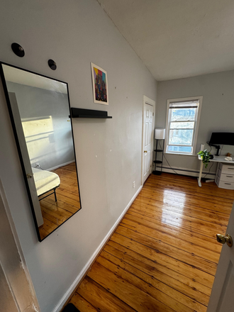 Entry - Spacious 1 Bedroom near Stony Brook Station