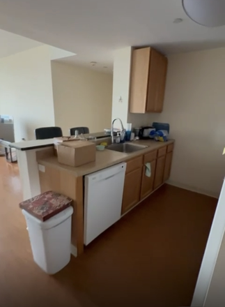 This is the kitchen. Everything is in good working condition. - Peninsula Apartments