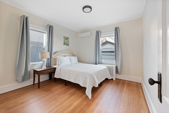 bedroom - Large Furnished 3BDR close to Campus, Walk To Seton Hall, Utilities & Wifi Included