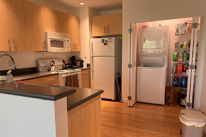 Kitchen - Private bedroom in 3 bed/2 bath home