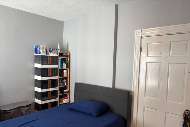 Room - 1 spacious bedroom available in a 4bd1b unit in Davis Square Apartments
