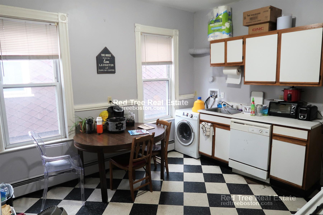 ... - 5 BED MISSION HILL W/ IN-UNIT LAUNDRY Triplex