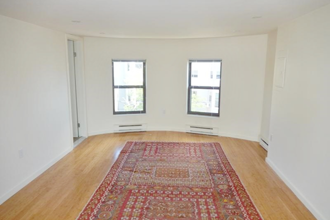 Call NOW for showings! 617-236-8550 - WEBSTER ST - *1/2 FEE* FLOOR THRU WATERFRONT 2BR IN JEFFRIES POINT FOR *9/1/2026* W/ LNDRY IN BLDNG! Apartments