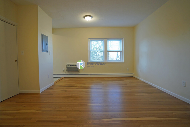 1 - SEPT 2026-Incredible Comm Ave 1 bed, H/HW inc. No Broker Fee! Apartments