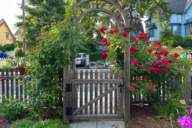 Entrance - Attractive Furnished Single Room with Private Bathroom