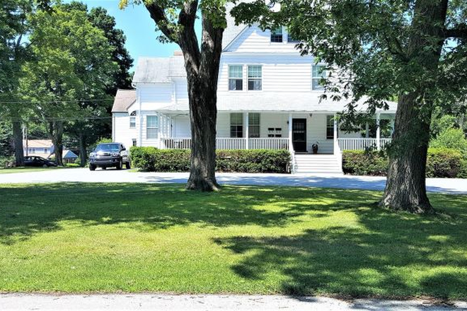 Exterior - 100 North Fairfield Road Apartments