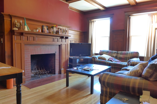 bostonrealtyonline.com - Charming Vintage Brownstone Three Bed