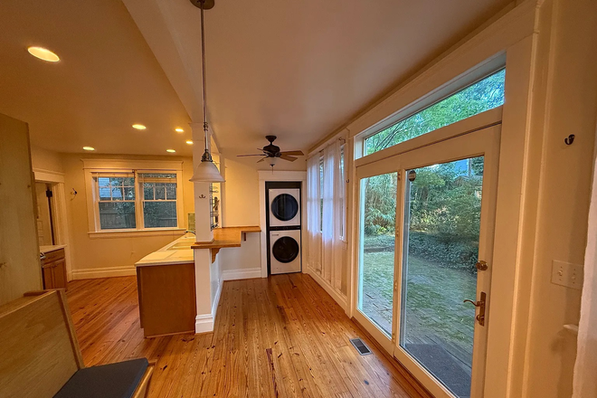 brand new washer dryer. breakfast nook. - Spacious Trinity Park Duplex close to East Campus Duplex
