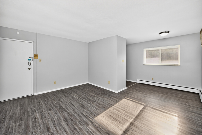 Living room - 3505 Telford St