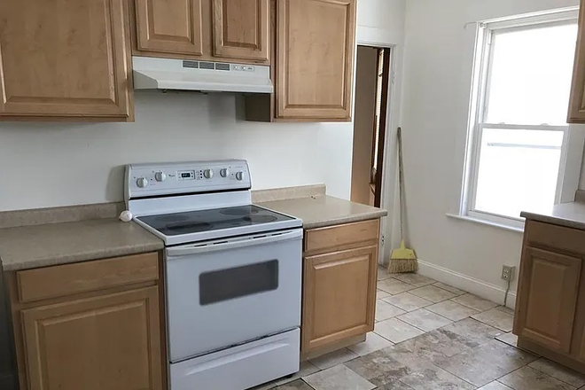 Kitchen - Bowdoin Street Apartment
