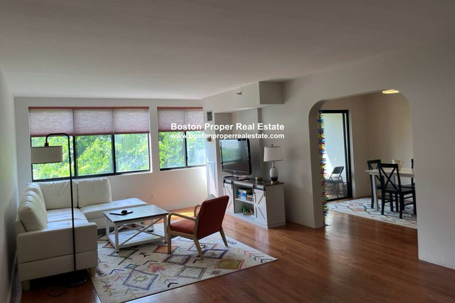 A - LUXURY BUILDING WITH POOL Condo