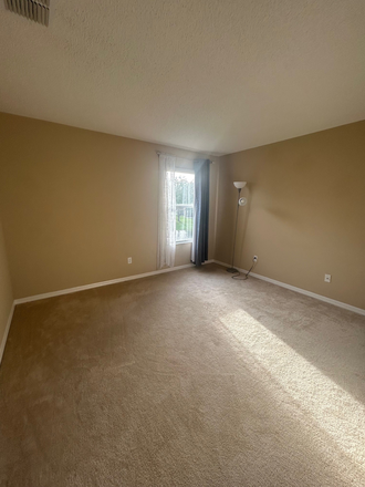 Bedroom - Female only Large House 3,100 Sqft in Gated Community 1.1 miles to UCF