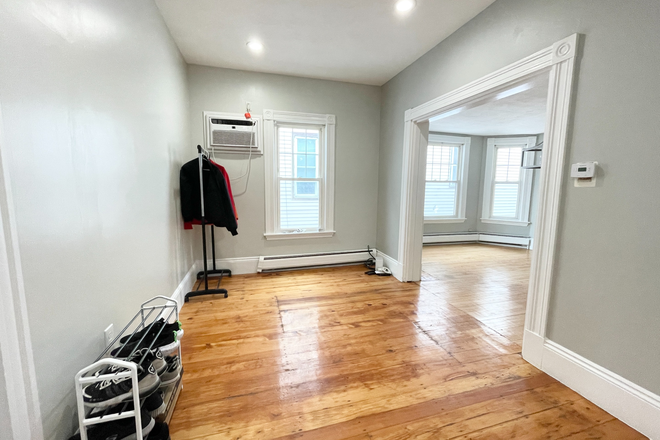 Call NOW for showings! 617-236-8600 - FALCON ST - *NO FEE!* HUGE EAGLE HILL DUPLEX 6BR *AVAIL NOW* W/ 2 BATH, IN UNIT LNDRY, SHARED YARD! Apartments