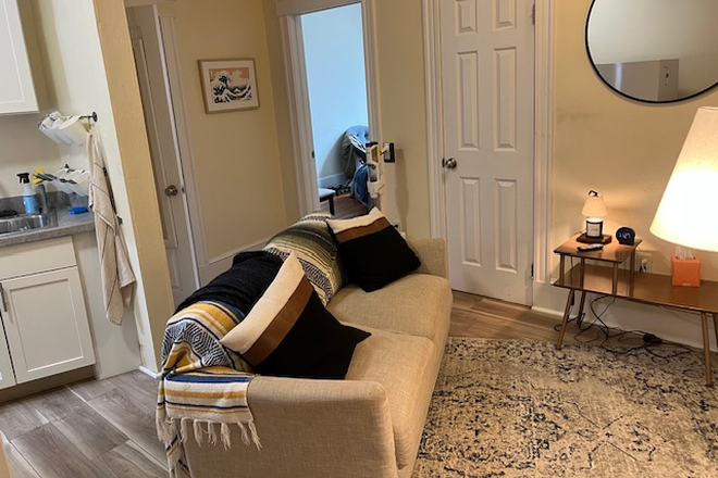 hubrealtyproperties.com - Fantastic 1 bedroom split, in the heart of Fenway Apartments