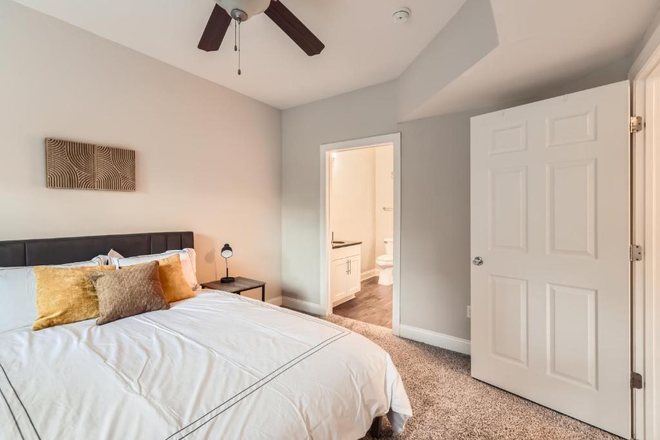 bedroom - Modern 1 Bedroom/1 Bathroom 1 Bedroom Apartment Available