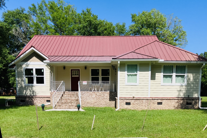 Front of Home - Red Roof Home on James Island (3bed/3.5bath)