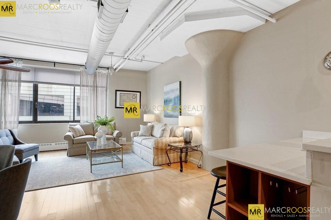 Call NOW for showings! 617-236-8600 - SOUTH ST - LUXURY 2BR NEAR SOUTH STATION AVAIL *8/1/2026* W/ LNDRY IN UNIT, GYM, 2 BATH, WIFI INC! Condo