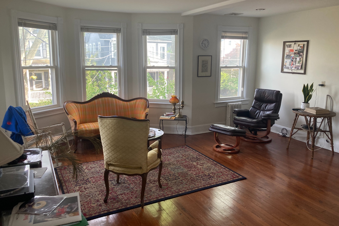 Living room - Spacious 2 bed, 2.5 bath, 5 minutes from campus — (summer sublet with option to extend) Apartments