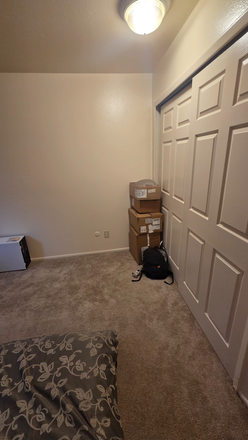 Bedroom for rent. - Marine Apartments