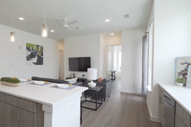 Common Room - Sublet Deal: The Nest on Sunset Individual Bed/Bath Apartments