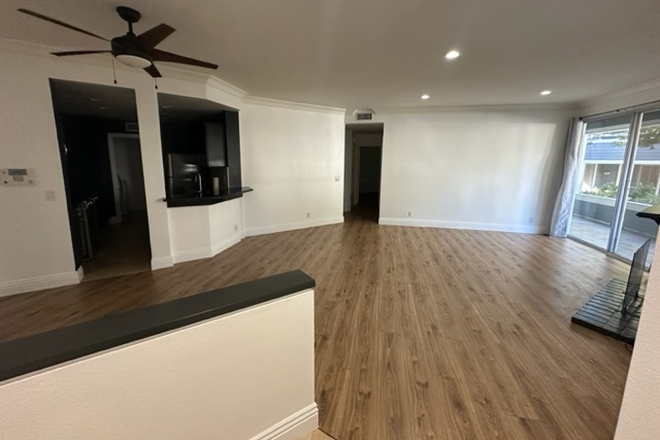 Living room - UCIStudent shared Condo In Bayridge Newport Beach with Indoor Laundry,  Parking