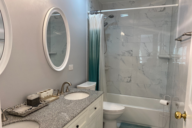 Shared Bathroom Space - Newly renovated 3 bed/2.5 bath house 10 minutes from campus