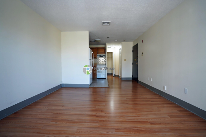 1 - SEPT 2026 - Stylish Back Bay Studio / 1 Bath, Student OK, No Broker Fees! Apartments