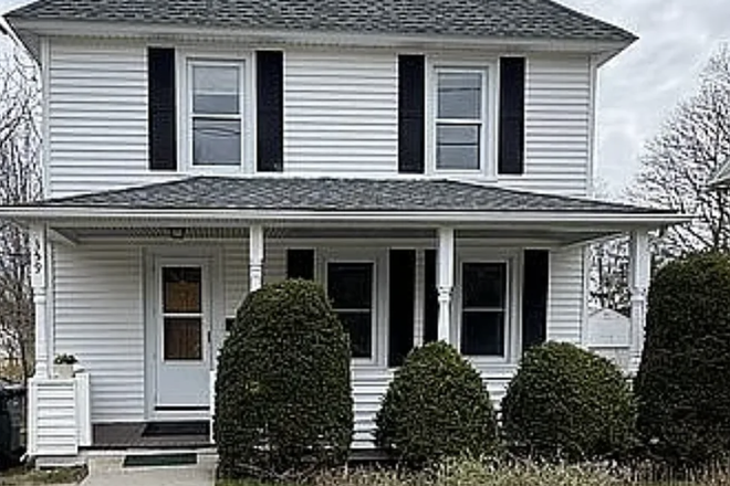 Outside Street View - Spacious Willimantic Home – Ideal for Students & Young Professionals