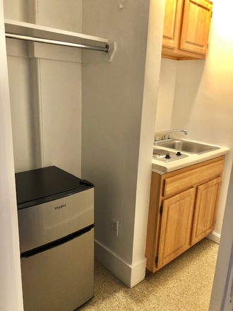 KITCHENETTE - NO BROKER FEE - SPACIOUS UNFURNISHED STUDIO AT 248 NEWBURY STREET AVAILABLE SEPTEMBER 1, 2026 Apartments