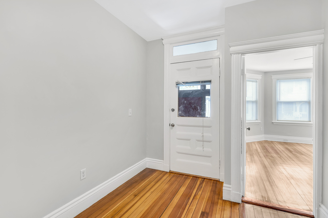 Foyer - Beautiful 3 bed/1 bath Dorchester/Roxbury Apartment
