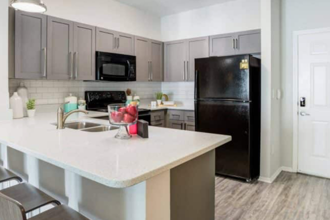 kitchen - Orion on Orpington — 5 minutes away from UCF