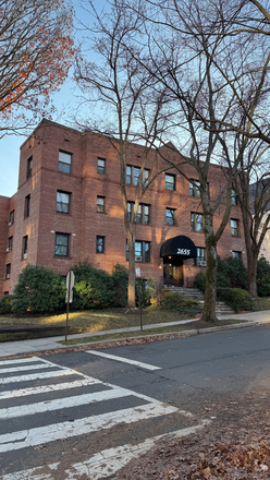 outside of building - 1BED/1BATH Conveniently located between AU AND GTOWN Condo